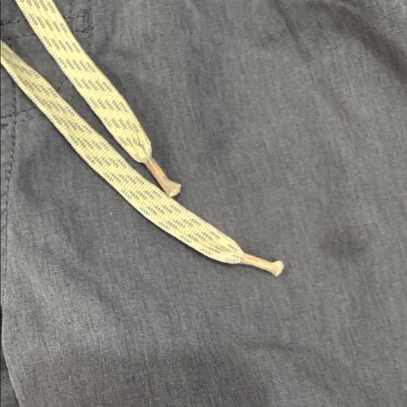 Vuori Mens Banks shorts sky grey linen texture active - Picture 9 of 9